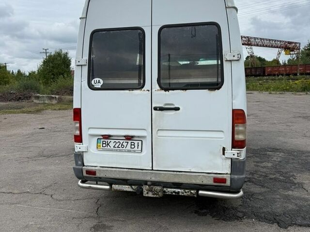 Белый Мерседес Sprinter, объемом двигателя 2.15 л и пробегом 420 тыс. км за 5400 $, фото 2 на Automoto.ua