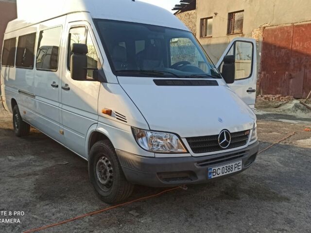 Белый Мерседес Sprinter, объемом двигателя 2.7 л и пробегом 600 тыс. км за 12000 $, фото 1 на Automoto.ua
