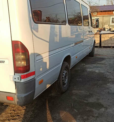 Білий Мерседес Sprinter, об'ємом двигуна 2.7 л та пробігом 400 тис. км за 11000 $, фото 4 на Automoto.ua