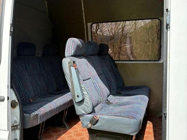 Белый Мерседес Sprinter, объемом двигателя 2.1 л и пробегом 367 тыс. км за 10500 $, фото 5 на Automoto.ua