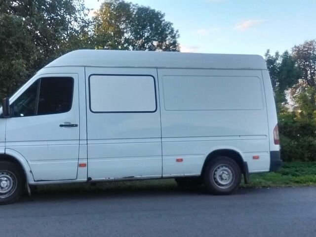 Белый Мерседес Sprinter, объемом двигателя 2.69 л и пробегом 728 тыс. км за 6500 $, фото 3 на Automoto.ua