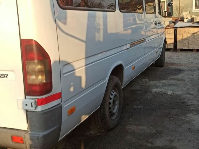 Белый Мерседес Sprinter, объемом двигателя 2.7 л и пробегом 600 тыс. км за 12000 $, фото 2 на Automoto.ua