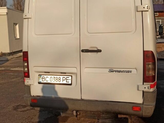 Белый Мерседес Sprinter, объемом двигателя 2.7 л и пробегом 600 тыс. км за 12000 $, фото 4 на Automoto.ua