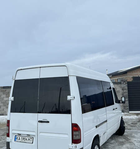 Белый Мерседес Sprinter, объемом двигателя 2.2 л и пробегом 348 тыс. км за 7800 $, фото 12 на Automoto.ua