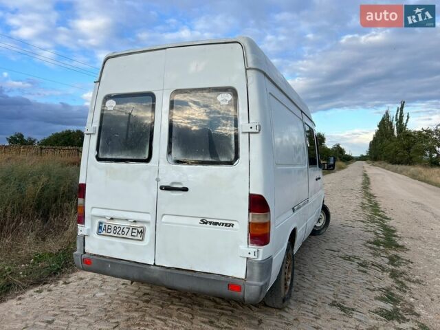 Белый Мерседес Sprinter, объемом двигателя 2.15 л и пробегом 650 тыс. км за 6800 $, фото 5 на Automoto.ua