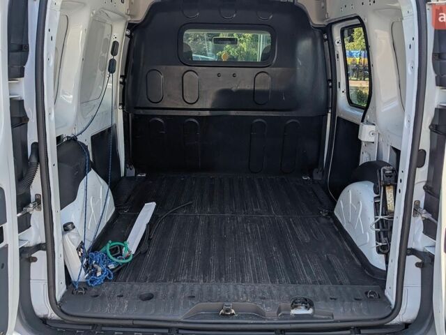 Белый Мерседес Sprinter, объемом двигателя 2.1 л и пробегом 367 тыс. км за 10500 $, фото 10 на Automoto.ua