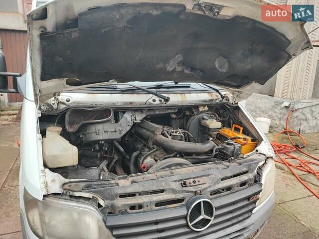 Белый Мерседес Sprinter, объемом двигателя 2.15 л и пробегом 575 тыс. км за 8000 $, фото 6 на Automoto.ua