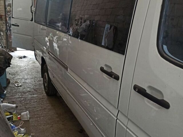 Белый Мерседес Sprinter, объемом двигателя 2.69 л и пробегом 360 тыс. км за 5300 $, фото 2 на Automoto.ua