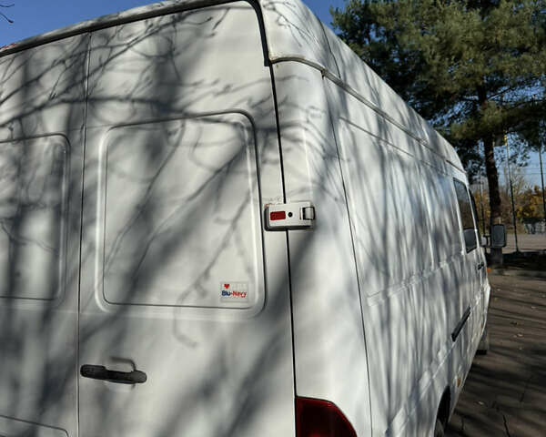 Белый Мерседес Sprinter, объемом двигателя 2.7 л и пробегом 400 тыс. км за 6800 $, фото 7 на Automoto.ua