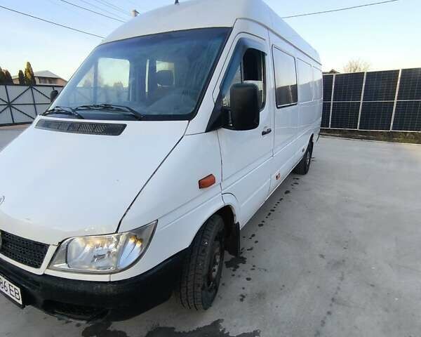 Белый Мерседес Sprinter, объемом двигателя 2.7 л и пробегом 183 тыс. км за 9200 $, фото 2 на Automoto.ua