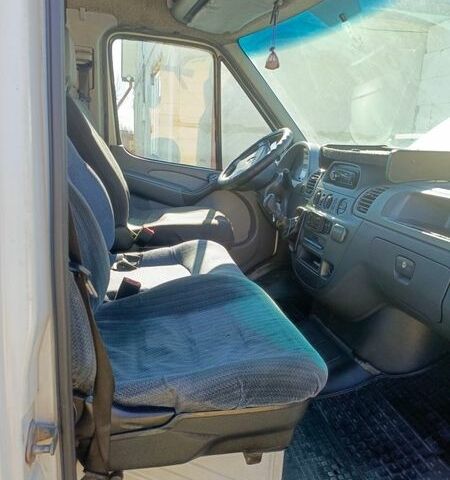 Белый Мерседес Sprinter, объемом двигателя 2.69 л и пробегом 760 тыс. км за 8000 $, фото 10 на Automoto.ua