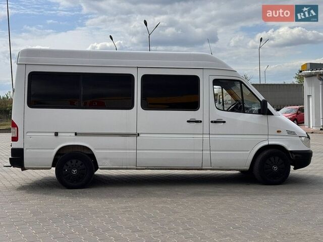 Белый Мерседес Sprinter, объемом двигателя 2.2 л и пробегом 480 тыс. км за 6800 $, фото 3 на Automoto.ua