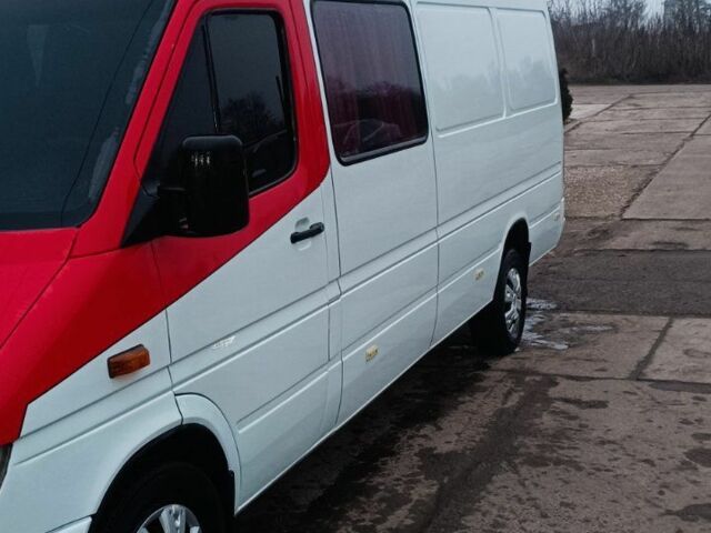 Белый Мерседес Sprinter, объемом двигателя 2.2 л и пробегом 255 тыс. км за 9100 $, фото 2 на Automoto.ua