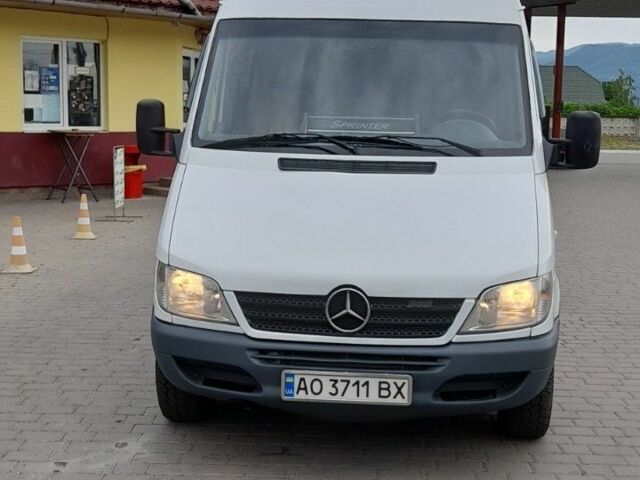 Белый Мерседес Sprinter, объемом двигателя 2.1 л и пробегом 350 тыс. км за 8700 $, фото 10 на Automoto.ua
