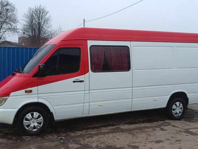 Белый Мерседес Sprinter, объемом двигателя 2.2 л и пробегом 255 тыс. км за 9100 $, фото 1 на Automoto.ua
