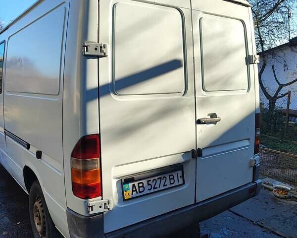 Белый Мерседес Sprinter, объемом двигателя 2.15 л и пробегом 575 тыс. км за 8000 $, фото 3 на Automoto.ua