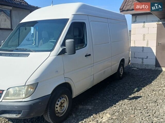 Белый Мерседес Sprinter, объемом двигателя 2.2 л и пробегом 731 тыс. км за 7400 $, фото 3 на Automoto.ua