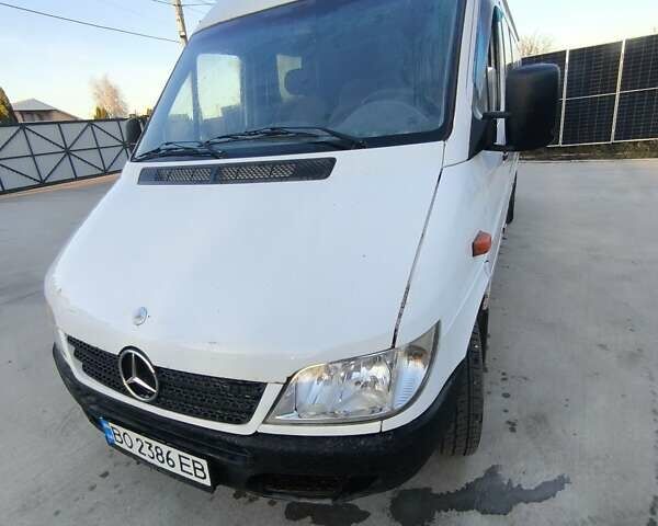 Белый Мерседес Sprinter, объемом двигателя 2.7 л и пробегом 183 тыс. км за 9200 $, фото 3 на Automoto.ua