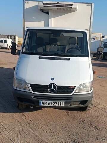 Белый Мерседес Sprinter, объемом двигателя 2.7 л и пробегом 379 тыс. км за 15800 $, фото 4 на Automoto.ua