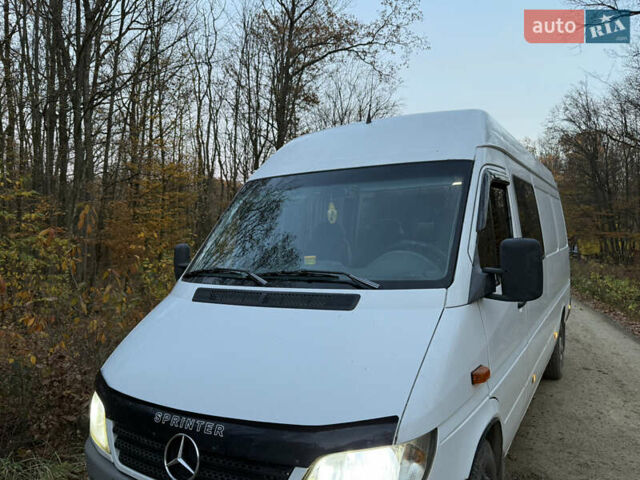 Белый Мерседес Sprinter, объемом двигателя 2.7 л и пробегом 400 тыс. км за 6800 $, фото 4 на Automoto.ua