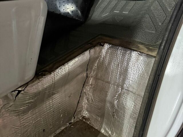 Белый Мерседес Sprinter, объемом двигателя 2.15 л и пробегом 340 тыс. км за 8700 $, фото 5 на Automoto.ua