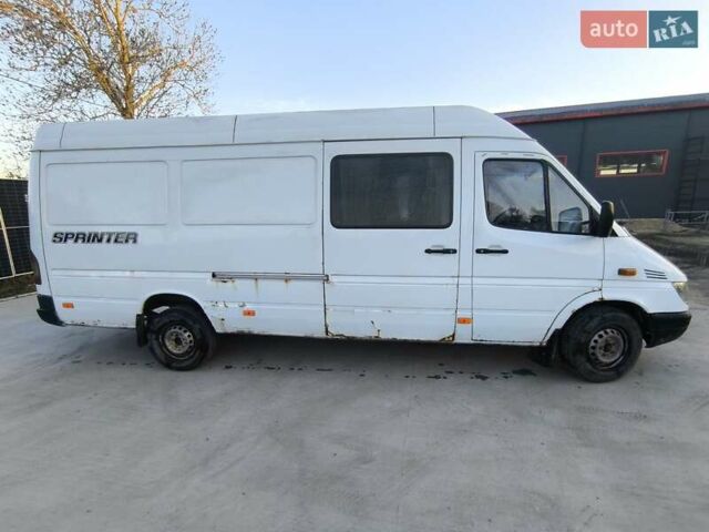 Белый Мерседес Sprinter, объемом двигателя 2.7 л и пробегом 183 тыс. км за 9200 $, фото 7 на Automoto.ua