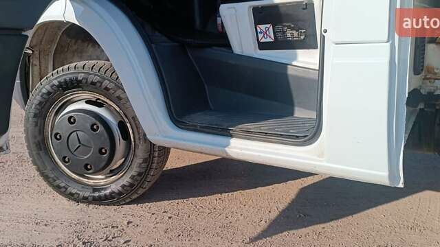 Белый Мерседес Sprinter, объемом двигателя 2.7 л и пробегом 379 тыс. км за 15800 $, фото 10 на Automoto.ua