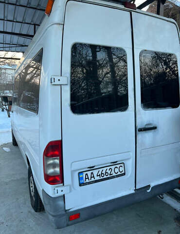 Белый Мерседес Sprinter, объемом двигателя 2.2 л и пробегом 392 тыс. км за 9900 $, фото 2 на Automoto.ua
