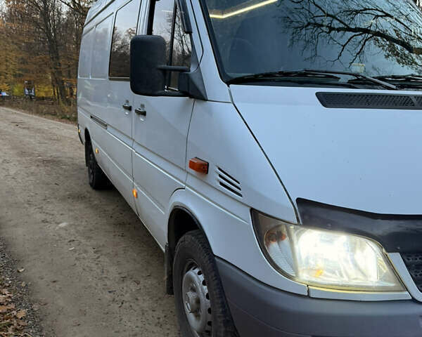 Белый Мерседес Sprinter, объемом двигателя 2.7 л и пробегом 400 тыс. км за 6800 $, фото 1 на Automoto.ua