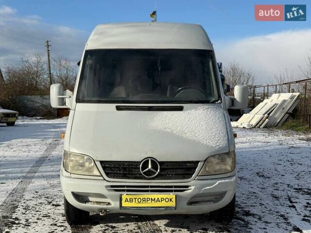 Белый Мерседес Sprinter, объемом двигателя 2.7 л и пробегом 829 тыс. км за 7890 $, фото 2 на Automoto.ua