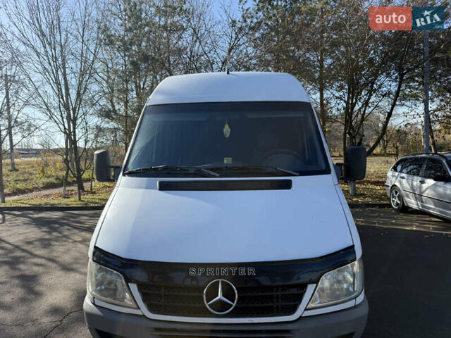 Белый Мерседес Sprinter, объемом двигателя 2.7 л и пробегом 400 тыс. км за 6800 $, фото 9 на Automoto.ua