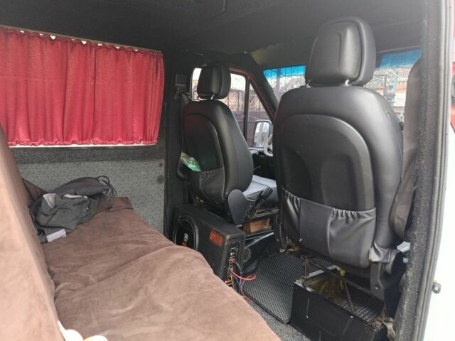 Белый Мерседес Sprinter, объемом двигателя 2.2 л и пробегом 255 тыс. км за 9100 $, фото 4 на Automoto.ua