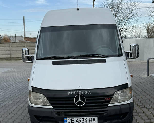 Белый Мерседес Sprinter, объемом двигателя 2.15 л и пробегом 275 тыс. км за 8950 $, фото 2 на Automoto.ua