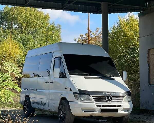 Белый Мерседес Sprinter, объемом двигателя 2.69 л и пробегом 768 тыс. км за 8700 $, фото 3 на Automoto.ua
