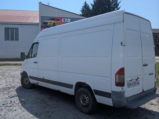 Белый Мерседес Sprinter, объемом двигателя 2.2 л и пробегом 345 тыс. км за 5800 $, фото 2 на Automoto.ua
