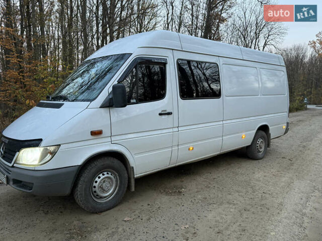 Белый Мерседес Sprinter, объемом двигателя 2.7 л и пробегом 400 тыс. км за 6800 $, фото 3 на Automoto.ua