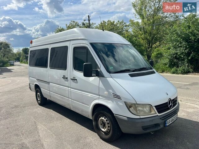 Белый Мерседес Sprinter, объемом двигателя 2.2 л и пробегом 392 тыс. км за 9900 $, фото 1 на Automoto.ua