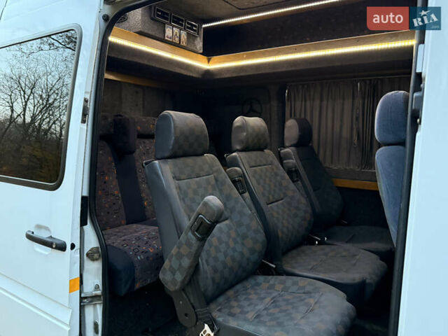 Белый Мерседес Sprinter, объемом двигателя 2.7 л и пробегом 400 тыс. км за 6800 $, фото 2 на Automoto.ua