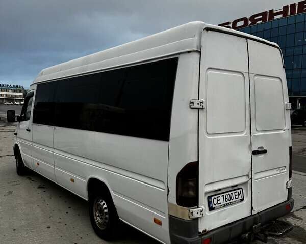 Белый Мерседес Sprinter, объемом двигателя 2.7 л и пробегом 897 тыс. км за 6800 $, фото 2 на Automoto.ua