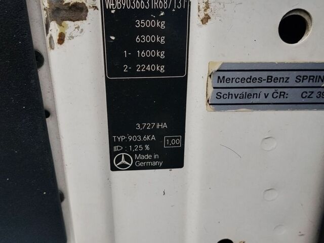 Белый Мерседес Sprinter, объемом двигателя 2.69 л и пробегом 800 тыс. км за 7600 $, фото 11 на Automoto.ua