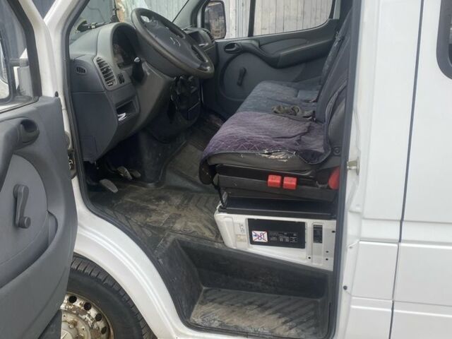 Белый Мерседес Sprinter, объемом двигателя 2.1 л и пробегом 200 тыс. км за 7000 $, фото 6 на Automoto.ua