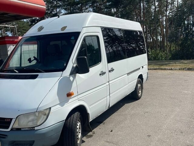 Белый Мерседес Sprinter, объемом двигателя 2.15 л и пробегом 300 тыс. км за 6500 $, фото 2 на Automoto.ua