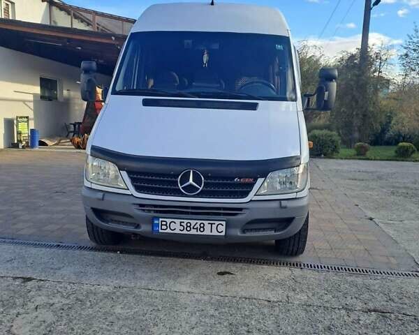 Белый Мерседес Sprinter, объемом двигателя 2.69 л и пробегом 640 тыс. км за 12400 $, фото 2 на Automoto.ua