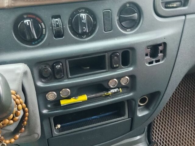 Белый Мерседес Sprinter, объемом двигателя 2.69 л и пробегом 800 тыс. км за 7600 $, фото 17 на Automoto.ua