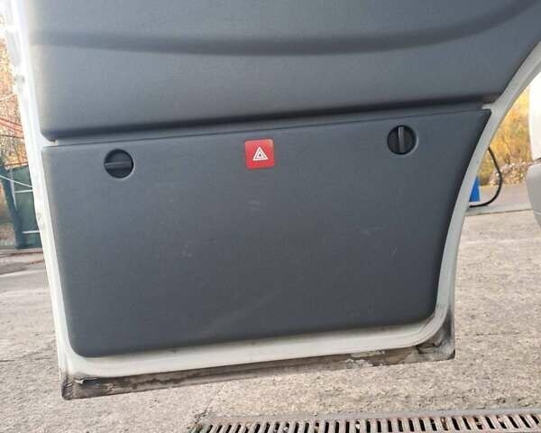 Белый Мерседес Sprinter, объемом двигателя 2.69 л и пробегом 640 тыс. км за 12400 $, фото 11 на Automoto.ua