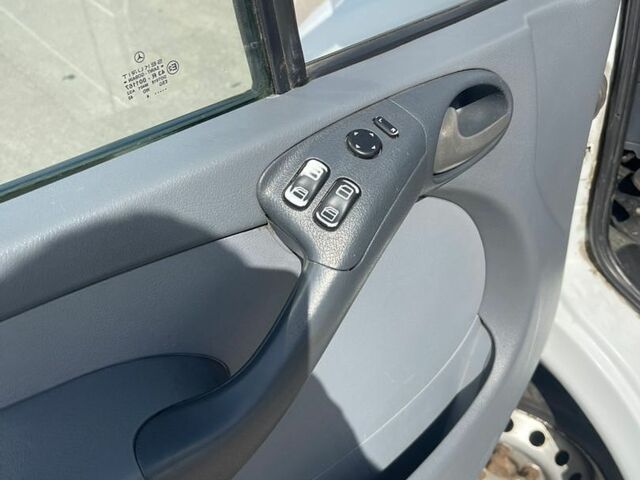 Белый Мерседес Sprinter, объемом двигателя 2.15 л и пробегом 300 тыс. км за 6500 $, фото 10 на Automoto.ua