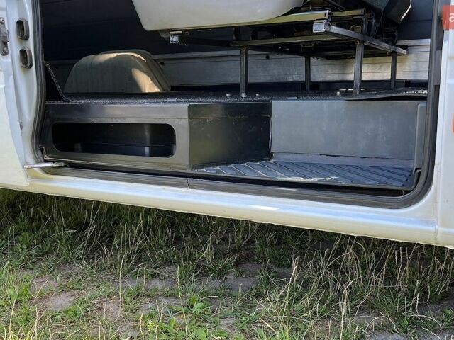 Белый Мерседес Sprinter, объемом двигателя 2.7 л и пробегом 490 тыс. км за 10500 $, фото 21 на Automoto.ua