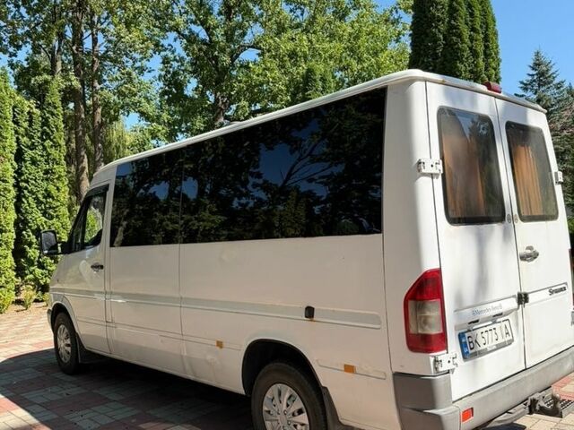 Белый Мерседес Sprinter, объемом двигателя 2.15 л и пробегом 700 тыс. км за 7500 $, фото 4 на Automoto.ua