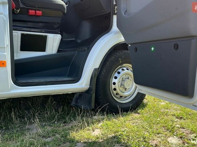 Белый Мерседес Sprinter, объемом двигателя 2.7 л и пробегом 490 тыс. км за 10500 $, фото 19 на Automoto.ua