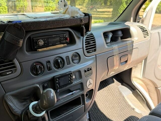 Белый Мерседес Sprinter, объемом двигателя 2.15 л и пробегом 700 тыс. км за 7500 $, фото 14 на Automoto.ua